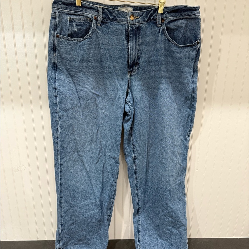 Universal Thread Women's Light Blue Relaxed Jeans